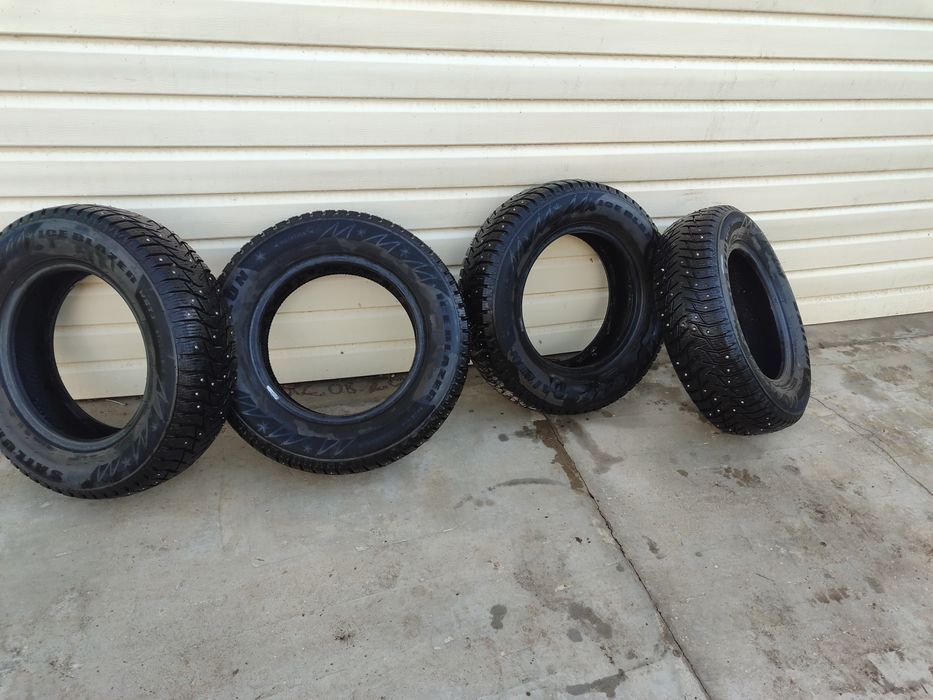 Продам  шипованную резину