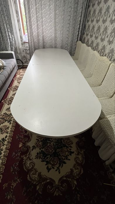 Продам обеденный стол белый.