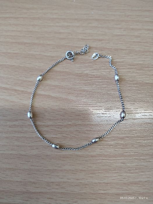 Нежна сребърна гривна