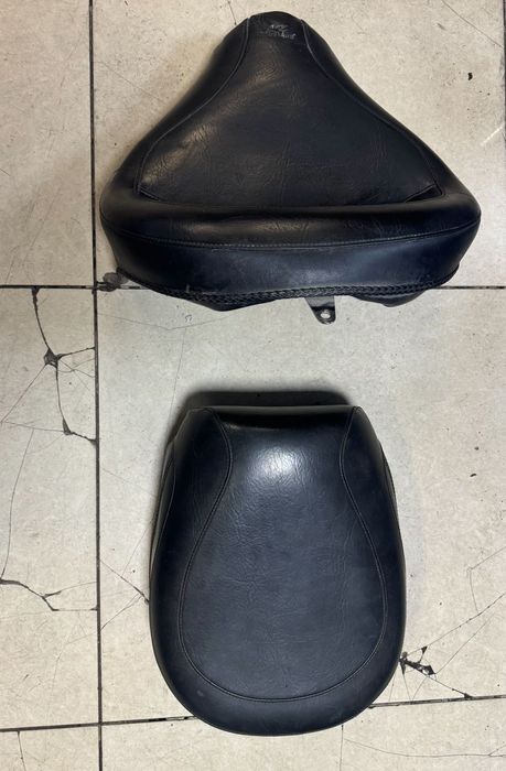 Седалки Mustang за Yamaha XVS 1100 Drag Star