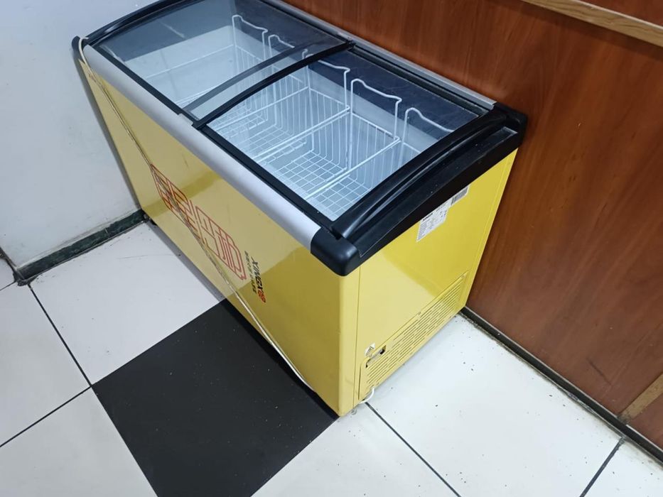 Морозильник 338 л желтый