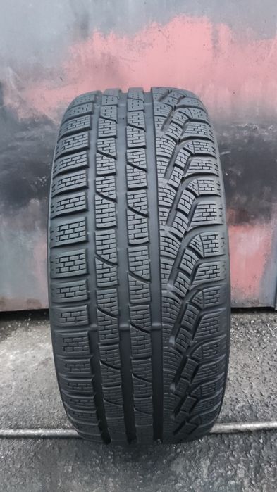 1бр. зимма гума 235/45/18 Pirelli Sotto Zero, W240 
dot22
8.5mm
Добро