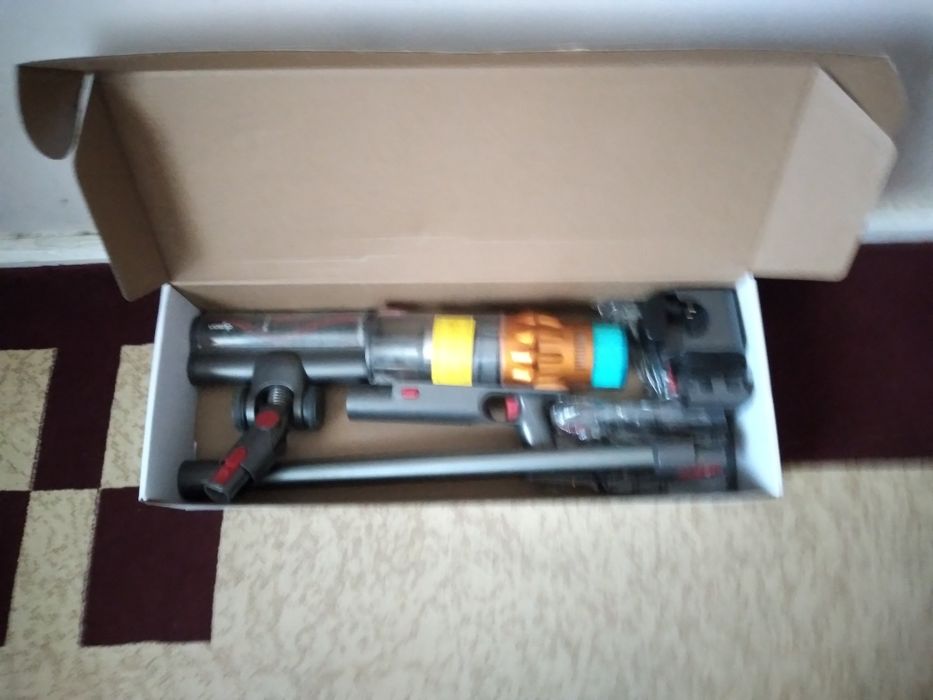 Пылесос Dyson v15s б/у