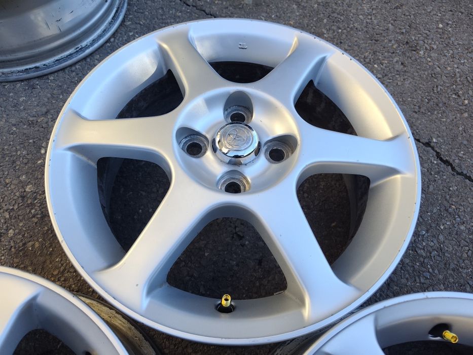15" оригинални алуминиеви джанти за Toyota Yaris...