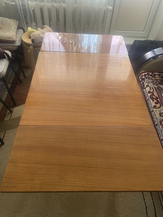 Продам стол размер 80 на 80