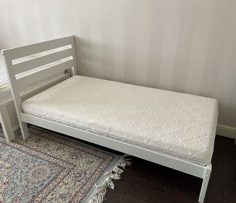 Детская кровать белого цвета