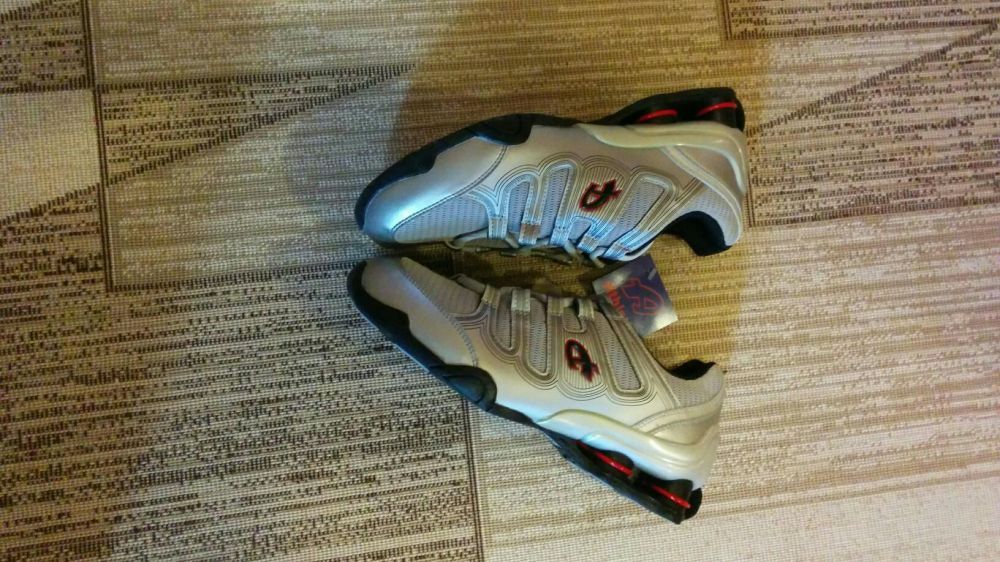 Vând Adidas Athletic