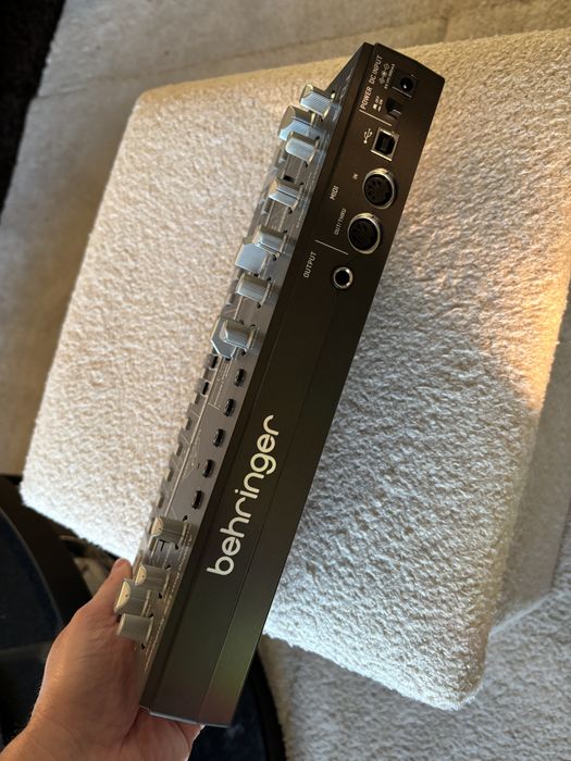 Sintetizator Behringer TD-3-BK