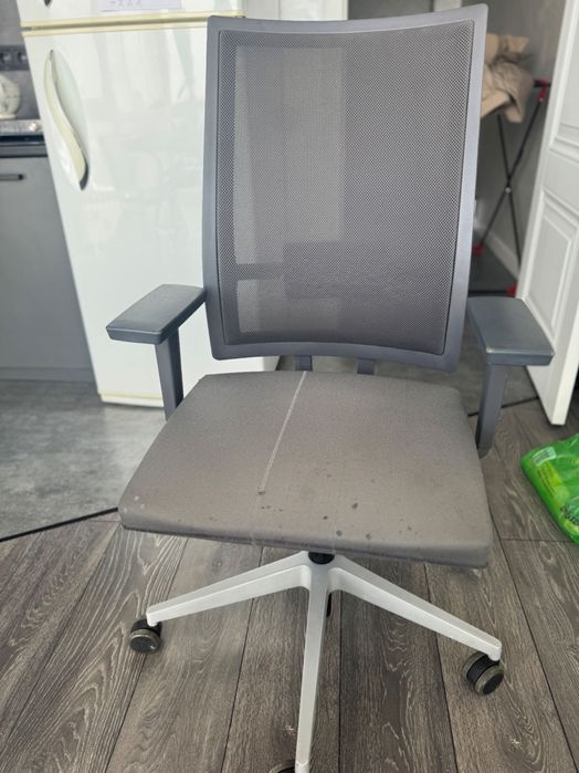 Продаю офисное кресло