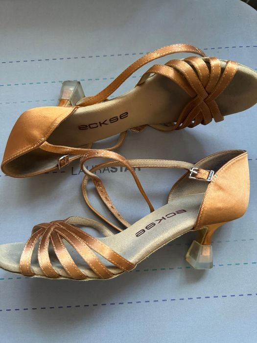 Продам туфли для бальных танцев