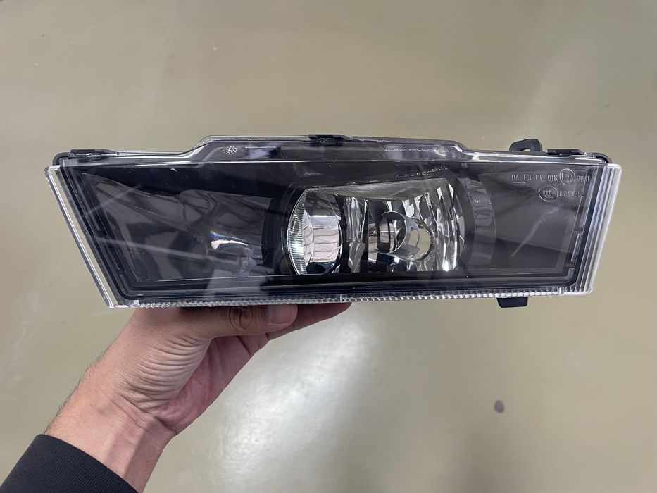 Фара противотуманная на Skoda Octavia 12-17