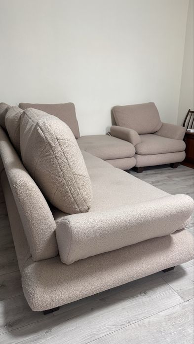 Угловой диван и кресло