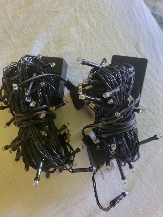 Продам ёлку, дед мороз и гирлянды.