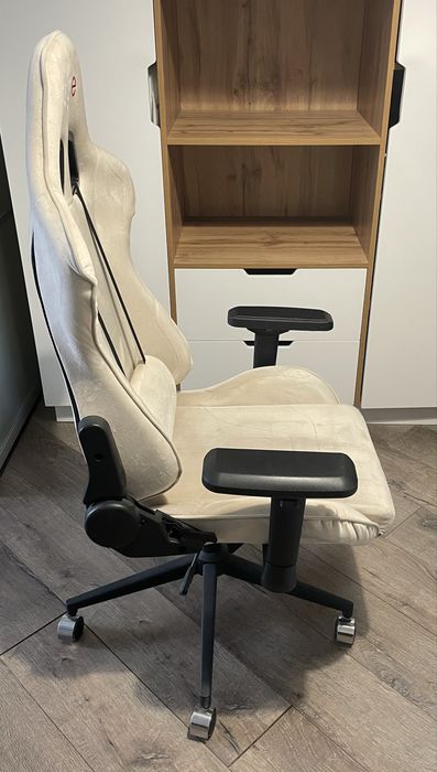 Кресло игровое в отличном состоянии