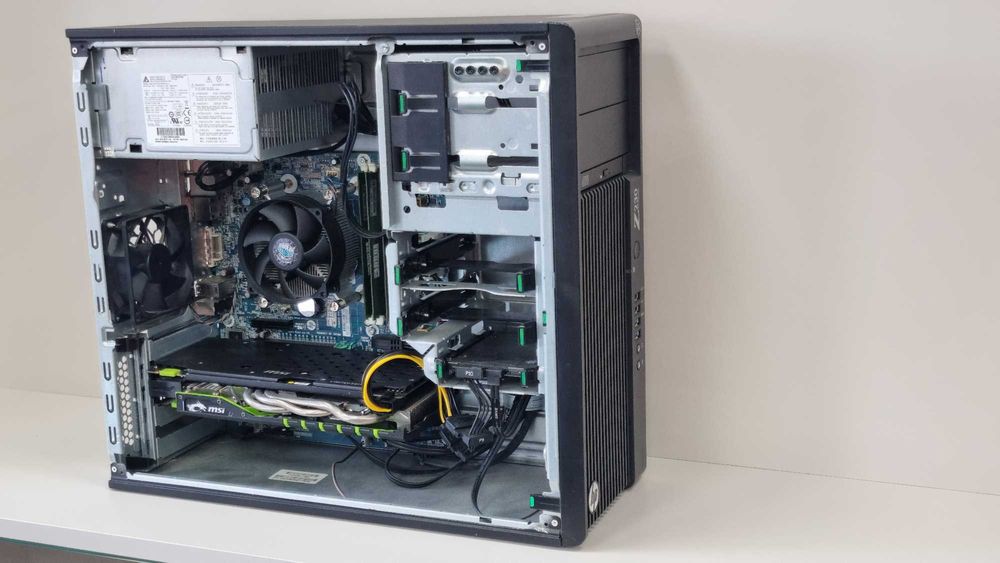 Unitate PC HP Z230 [Amanet Club Caro ]
