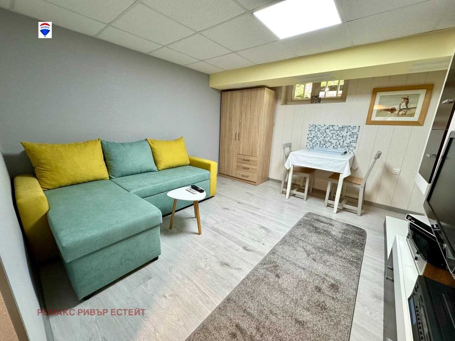 Дава се под наем Едностаен апартамент в Русе, Център - 16 кв.м за 204 € - Снимка #1