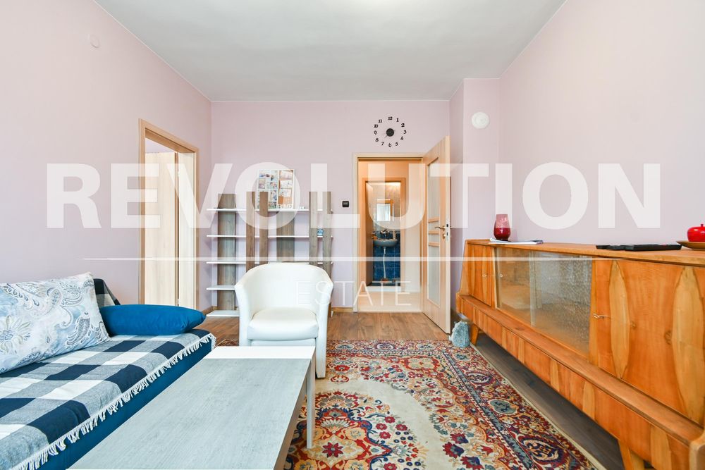 Дава се под наем Четиристаен апартамент в София, Гоце Делчев - 80 кв.м за 650 € - Снимка #1