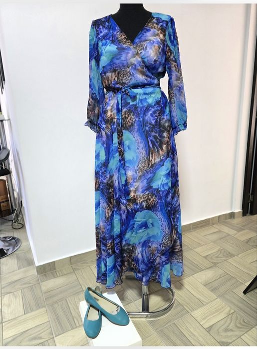 Rochie maxi animal print turcoaz, cordon propriu pentru fixarea taliei