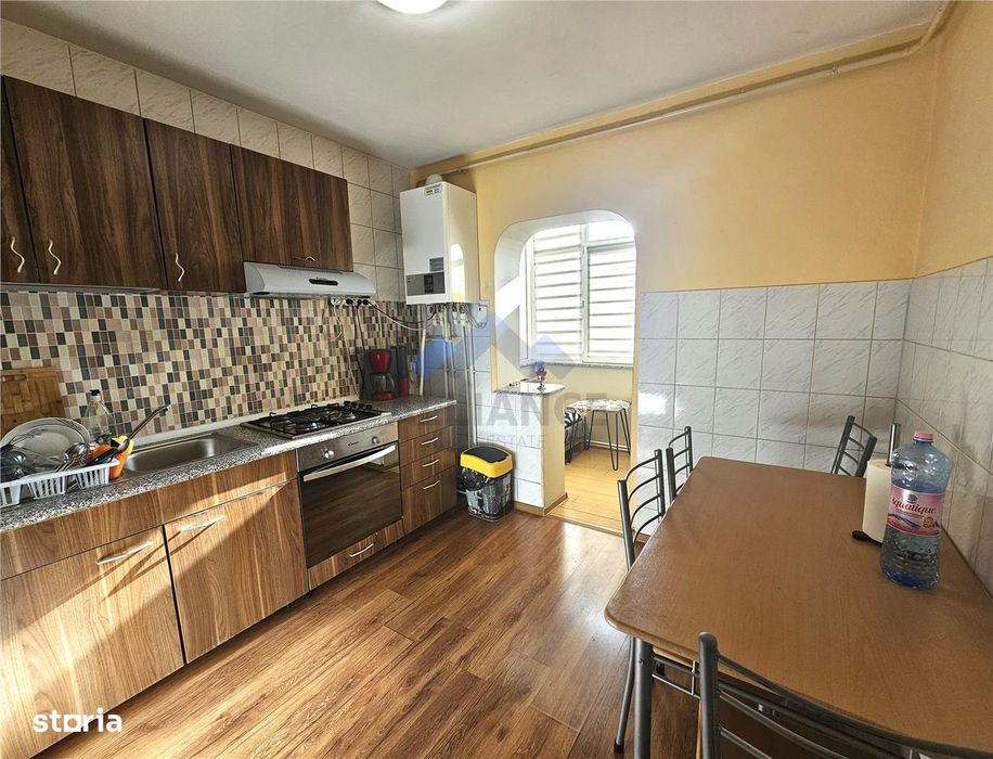 Liber, apartament cu 3 camere, bine intretinut