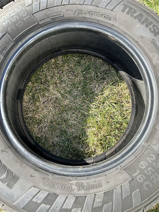 Vand ser patru anvelope vara 235R65/16C