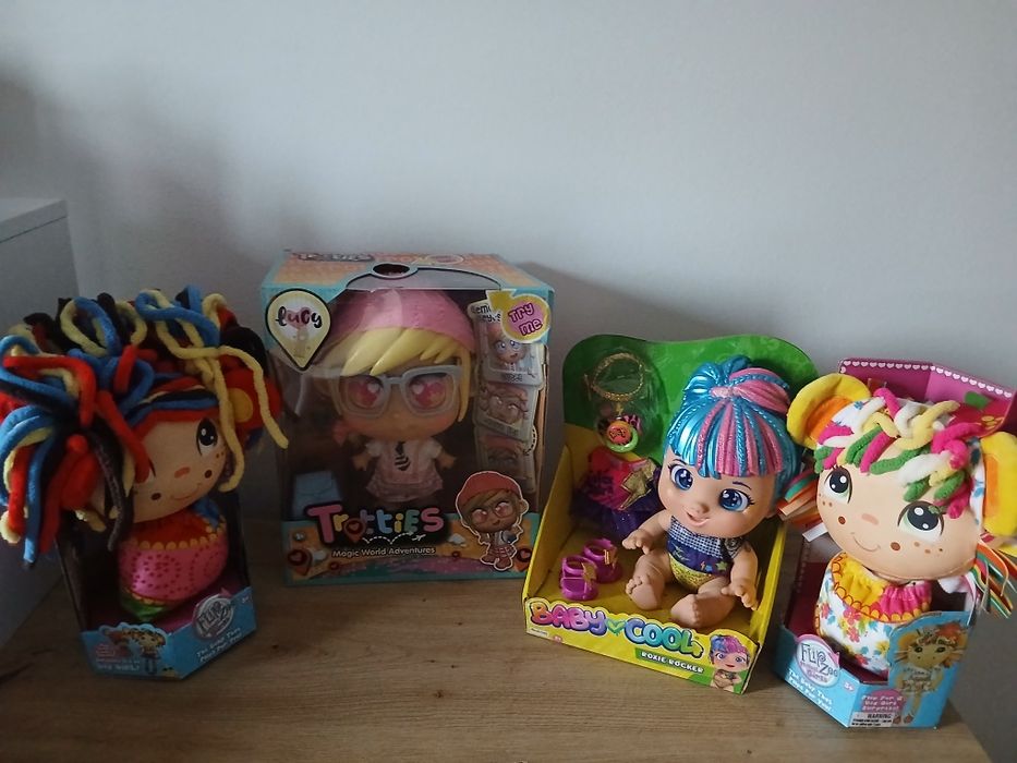 Vand lot cu 4 papusele