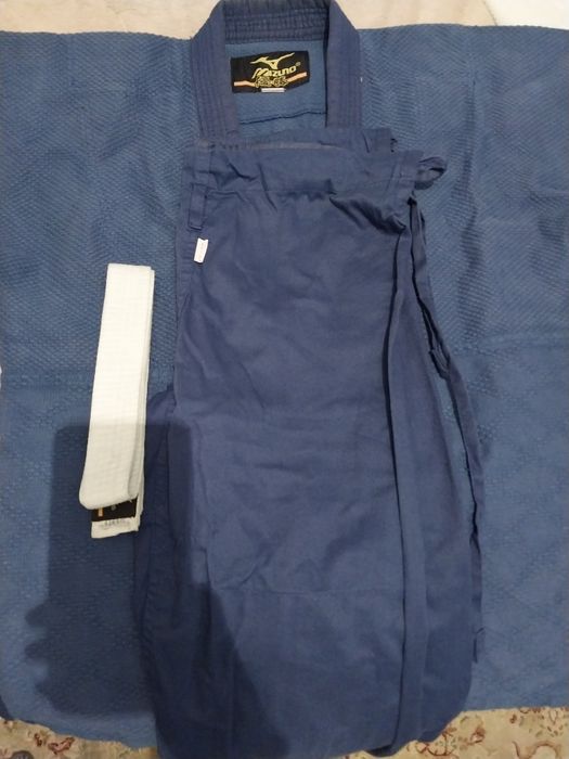 Кимано дзюдо с поясом мизуно