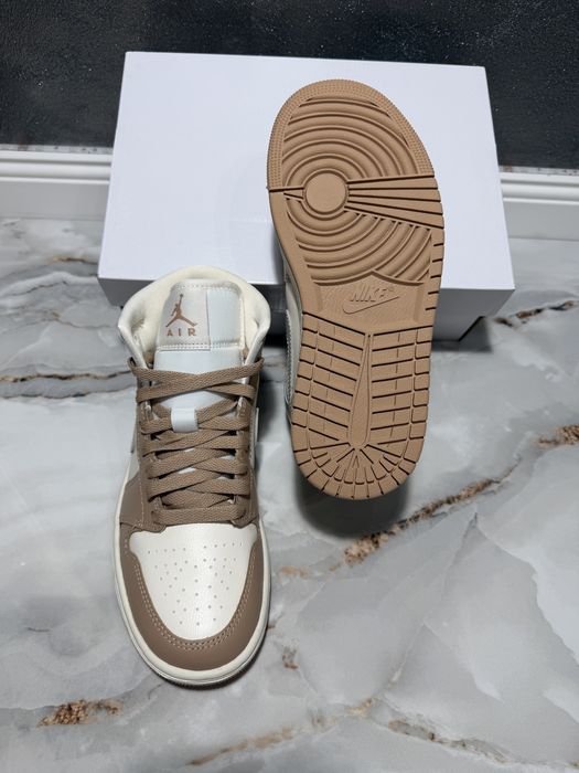 Air Jordan 1 Mid Tan Toe