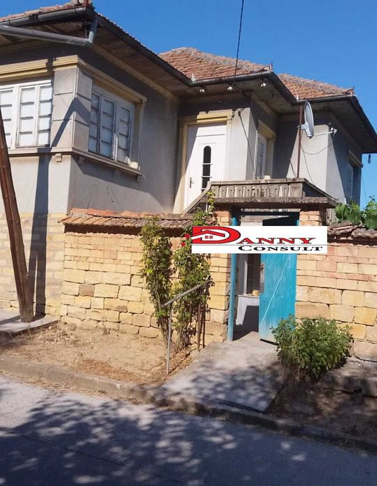 Двуетажна къща за продажба в с. Нова Върбовка - общ. Стражица