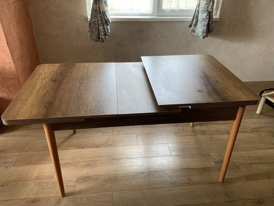 Трапезна маса разтегателна