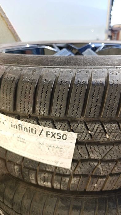 четири зимни джанти 19" инча и нови зимни гуми на 500км пробег.