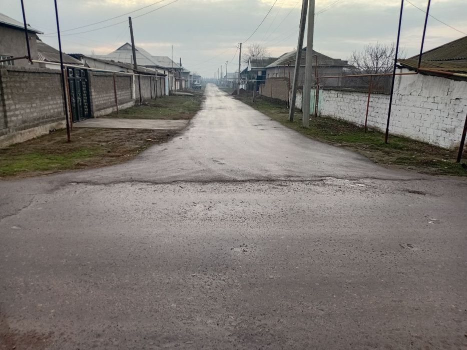 Uy sotiladi 6 ta xona Xamdam 3 xona vremika va 1 ta doʻkon bori