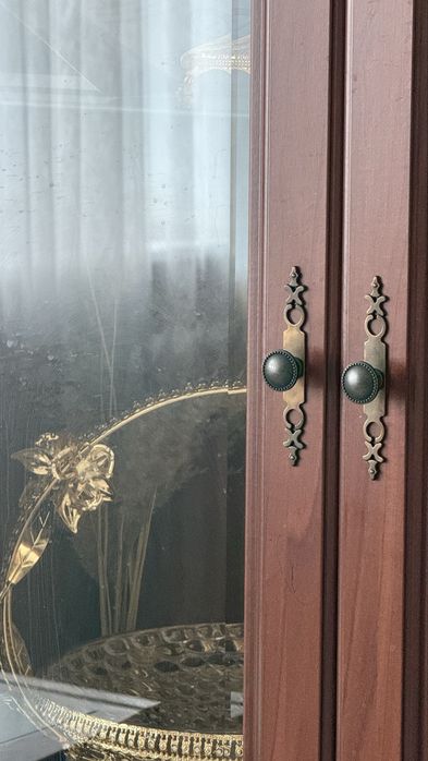 Стенка шкаф витрина продаются