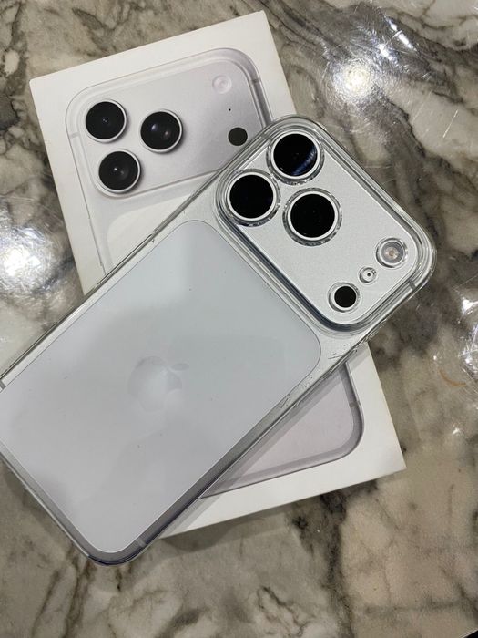 Продам айфон 17 про серебро