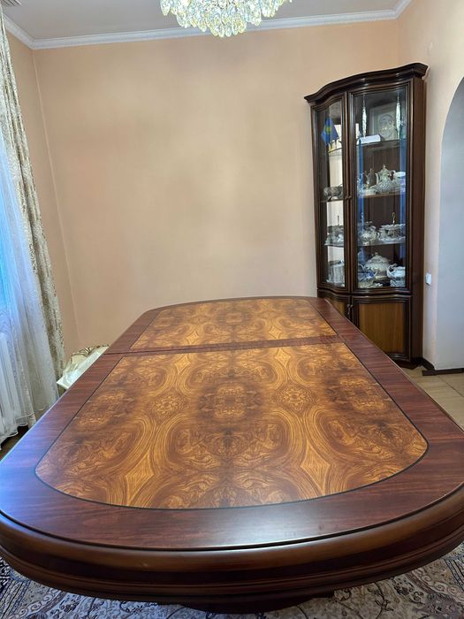 Стол гостевой добротный