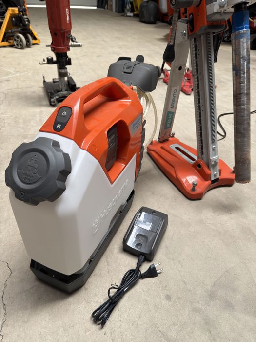 Carota cu stativ Husqvarna DM 230 + pompa apa WT15i / pana la 150 mm