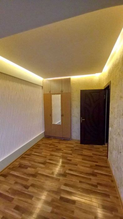 Продается квартира галерейка 2/4/4 сзади Тансикбой базар