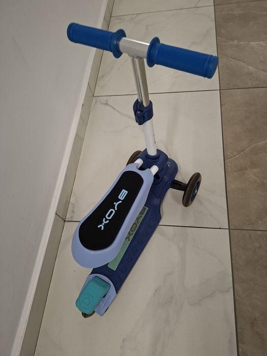 Trotineta BYOX 3 roti de silicon cu led si scaun