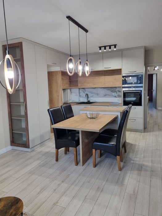 Дава се под наем Тристаен апартамент в Пловдив, Кършияка - 110 кв.м за 700 € - Снимка #1