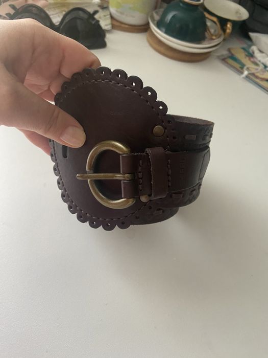 Тъмно кафяв кожен колан Esprit. Състав: 100 % телешка кожа.