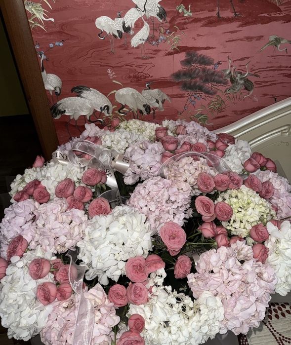 Большие букеты подарили на день рождения