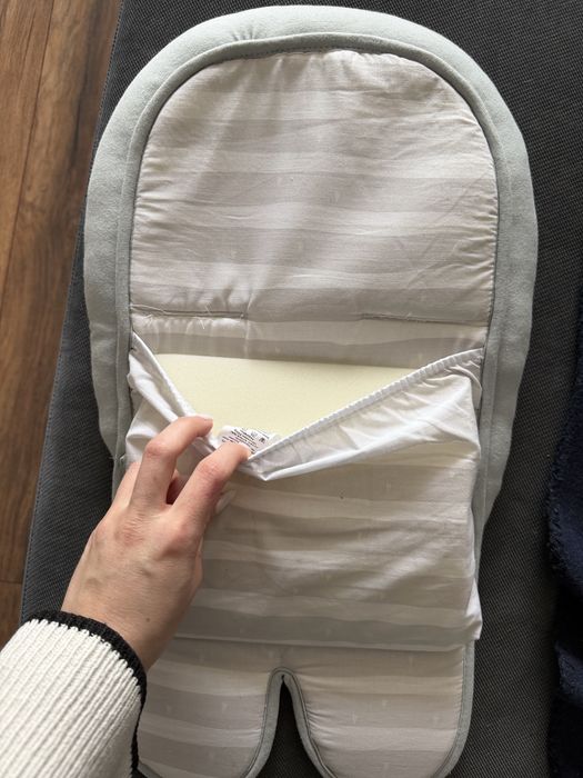 Подложка за бебешки кош за кола