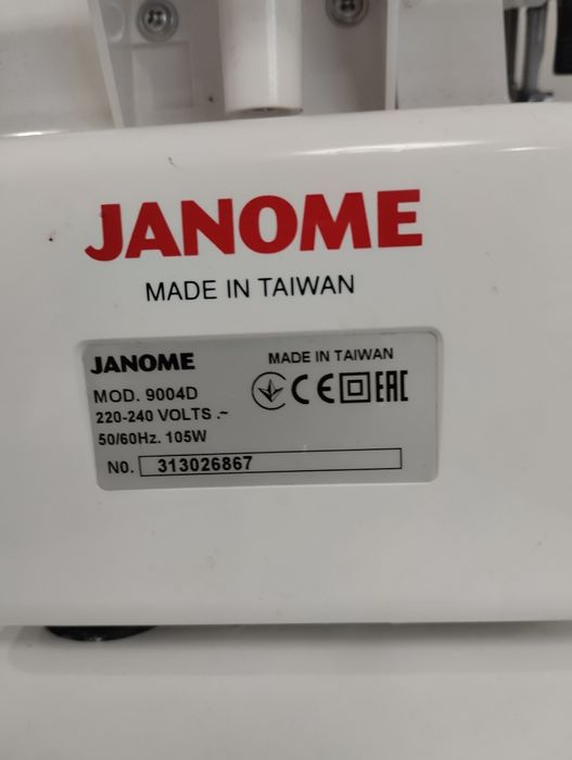 Продаю оверлок Janome