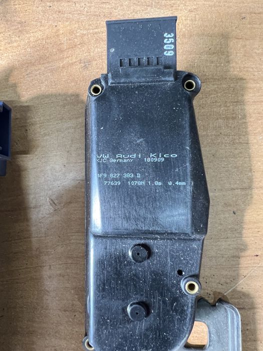 Пълен комплект за ел багажник Audi Q7 4L  Ауди 4L0827851 4L0827852