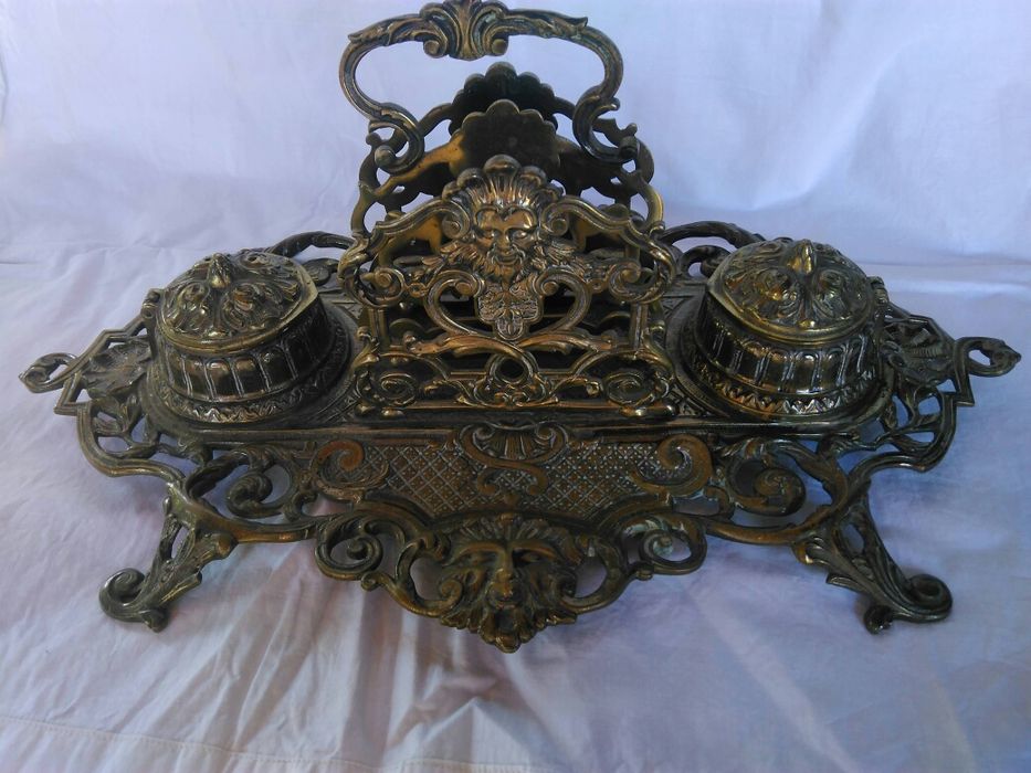 Продавам огромна Барок Рококо Френска бронзова мастилница