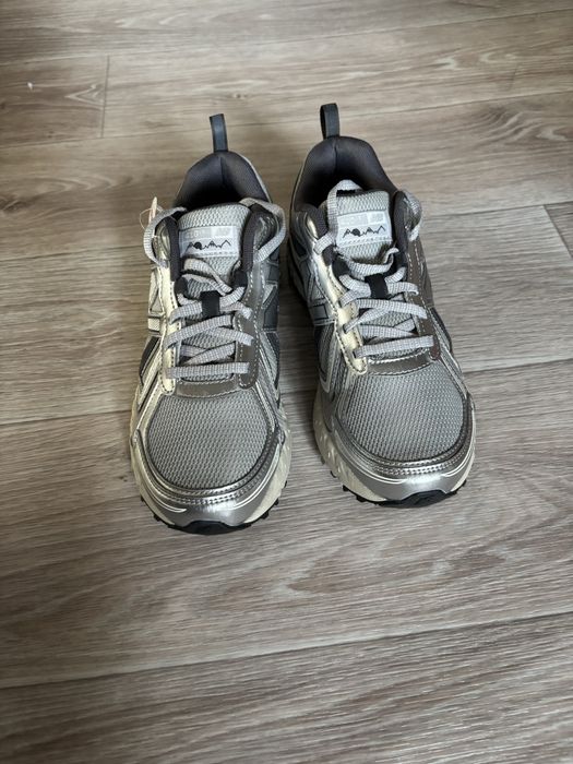 Женские кроссовки New Balance.