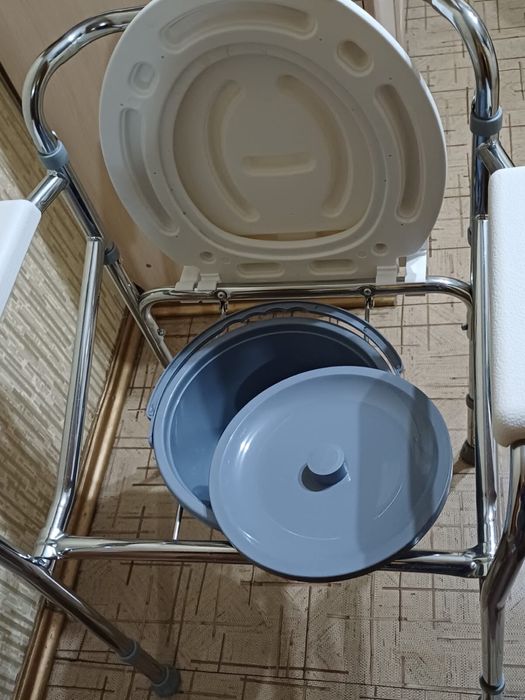 Санитарное кресло. Новое