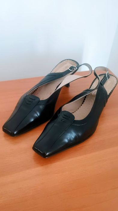 Pantofi negri cu baretă ,damă.