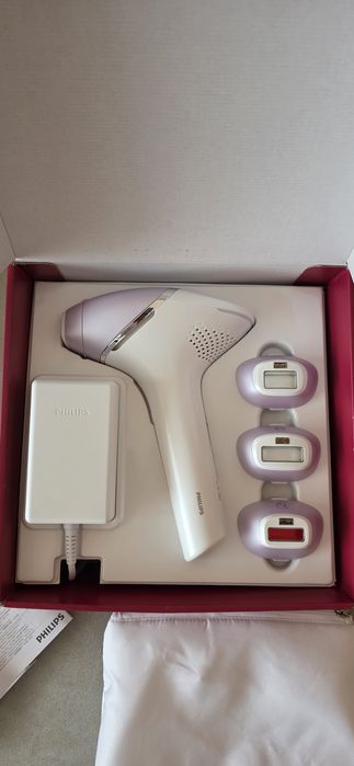 Фотоепилатор Phillips Lumea 8000