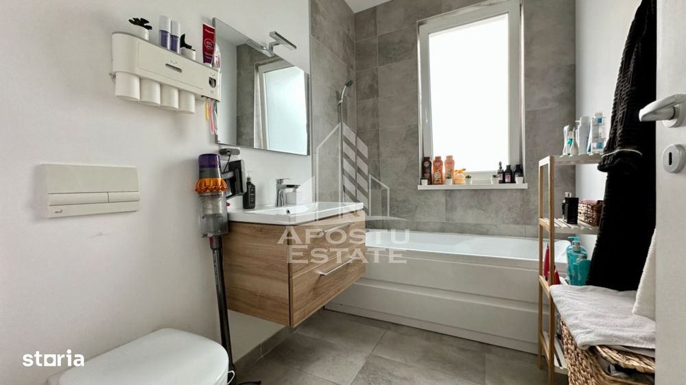 Apartament de vanzare cu 3 camere, etajul intai, Dumbravita