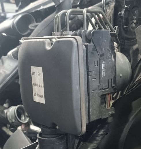 Блок ABS Мерседес W218.